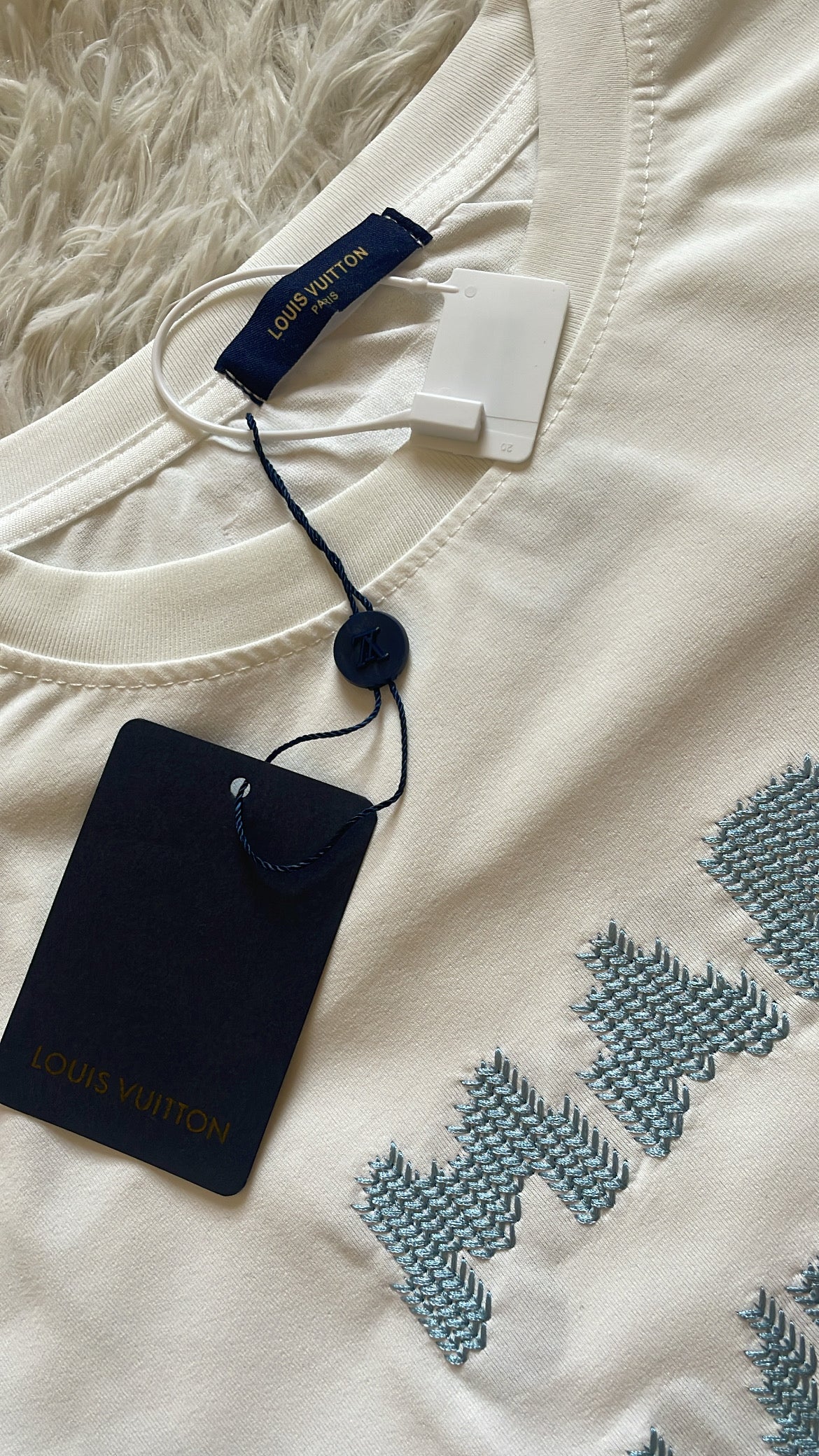 T-shirt Louis Vuitton déposée