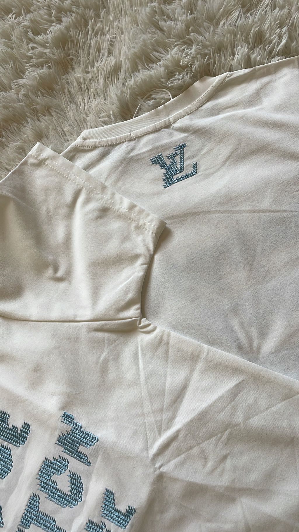 T-shirt Louis Vuitton déposée